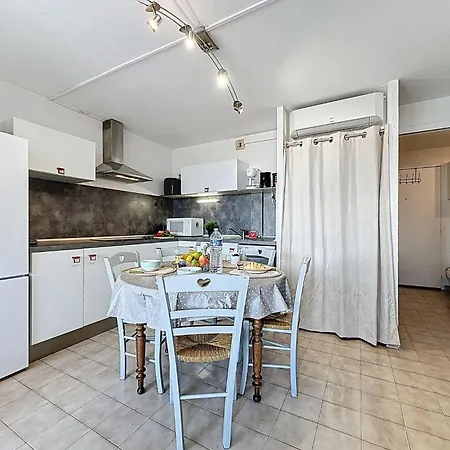 Le Lagon Bleu-6 By Interhome